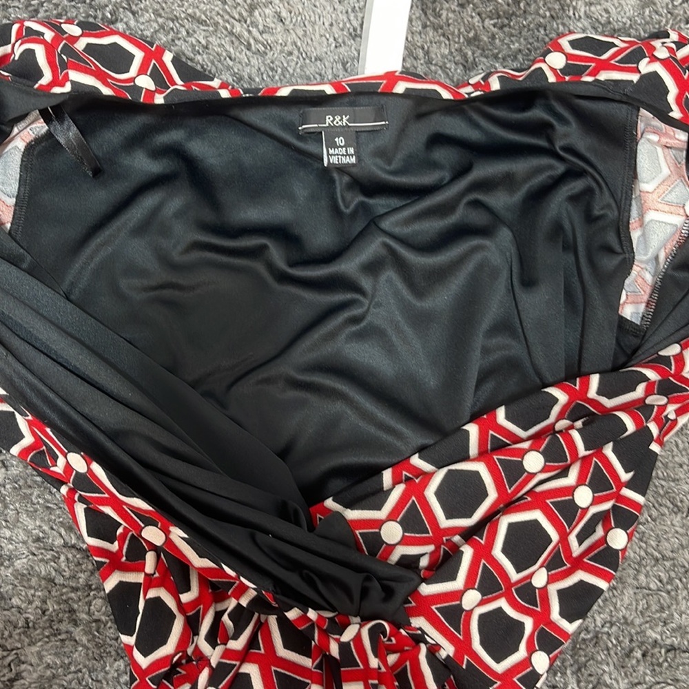 Geometric Patterned Dress - Red and Black R&K short sleeve stretchy size 10 - Picture 11 of 17